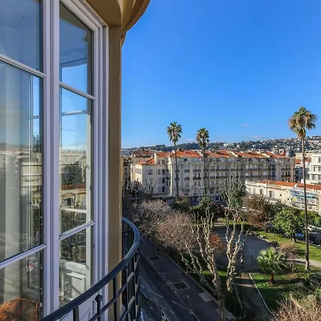 Modern Walking Distance To Beach In Carre D'or شقة